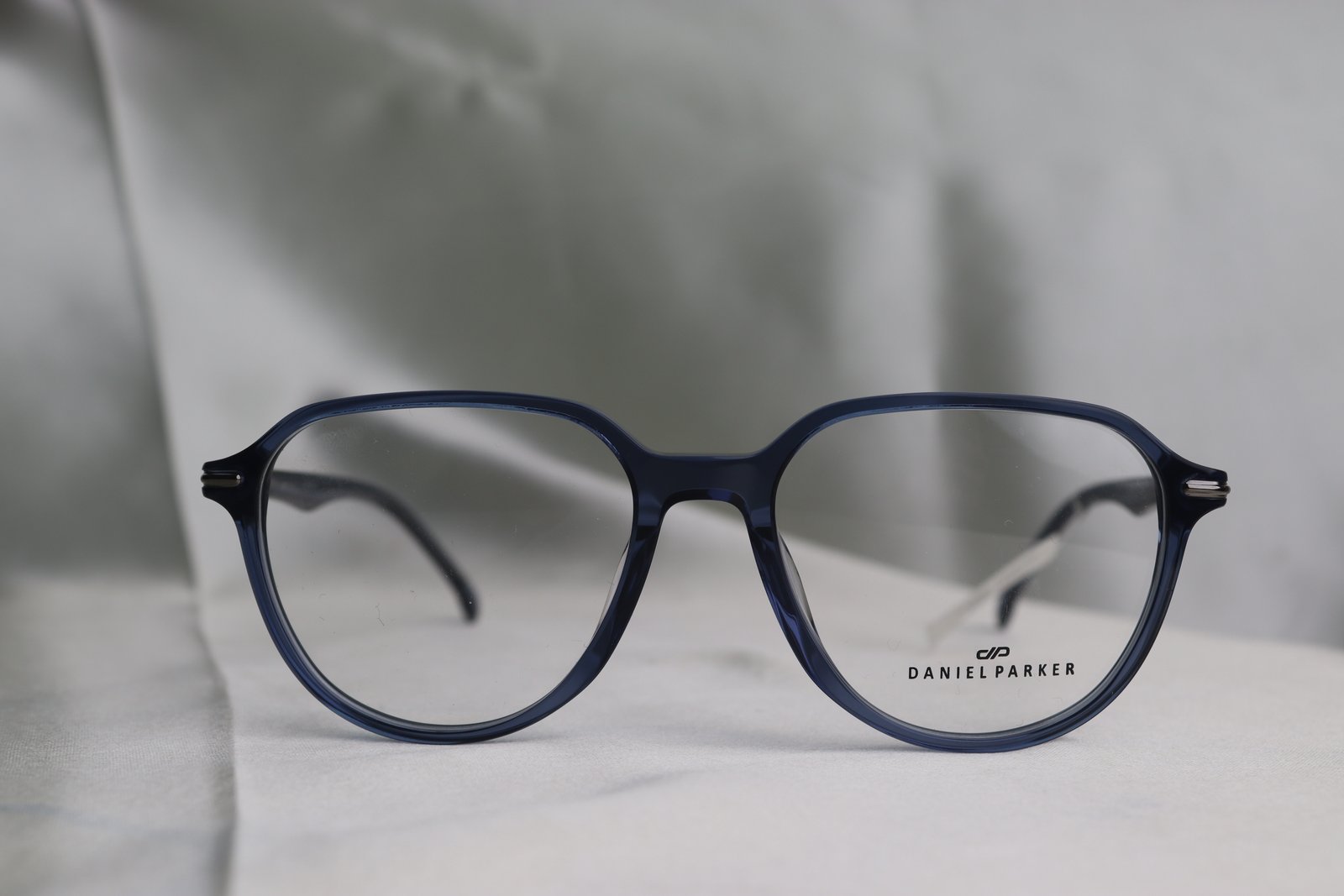 Daniel Parker (Round frame)